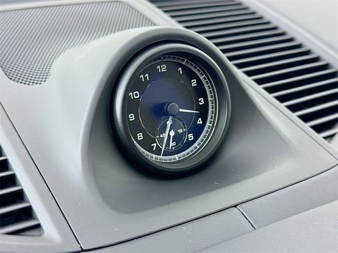 Used 2025 Porsche Macan image 17