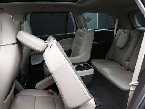 Used 2023 Lincoln Aviator Reserve w/ Equipment Group 201A RWD image 31