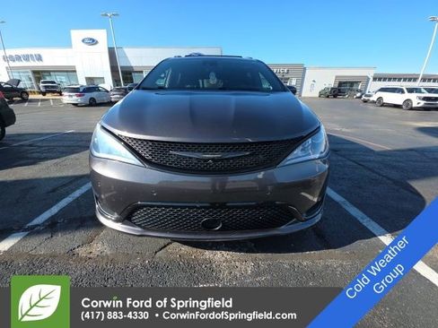 Used 2019 Chrysler Pacifica Touring Plus w/ Advanced Safetytec Group image 2