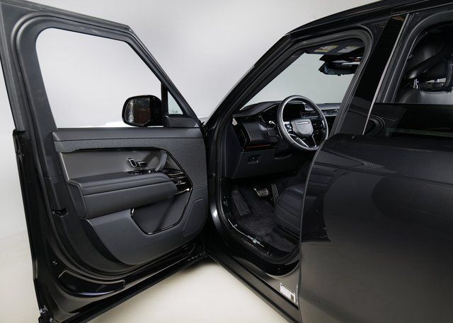 New 2026 Land Rover Range Rover Sport SE AWD/4WD image 23
