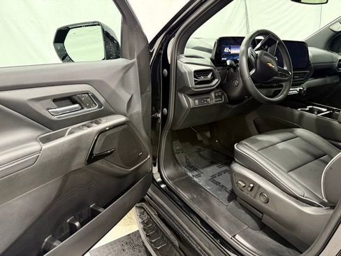 Used 2025 Chevrolet Silverado EV LT image 32