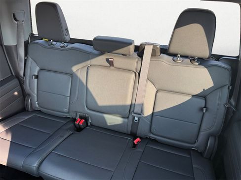 Used 2025 GMC Sierra 1500 SLT image 13