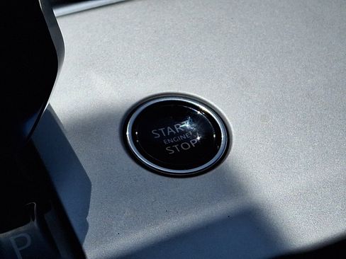 New 2026 Land Rover Range Rover Autobiography AWD/4WD image 18