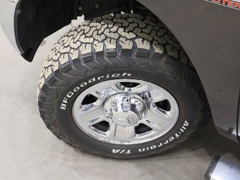 Used 2018 RAM 2500 Tradesman w/ Chrome Appearance Group image 33