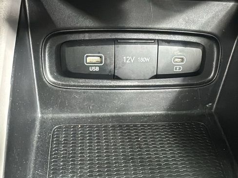 Used 2024 Hyundai Venue SEL image 27