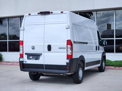 Used 2025 RAM ProMaster 2500 w/ Convenience Group FWD image 7