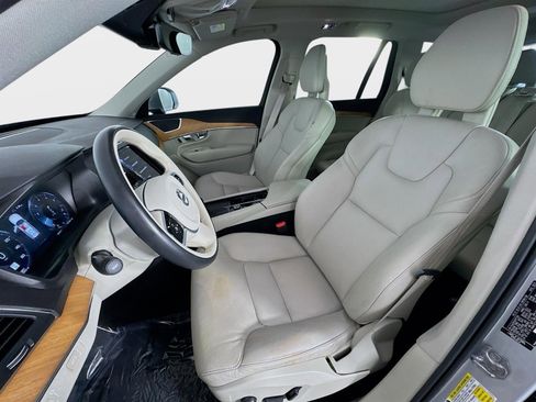 Used 2021 Volvo XC90 T6 Momentum w/ Protection Package Premier image 12