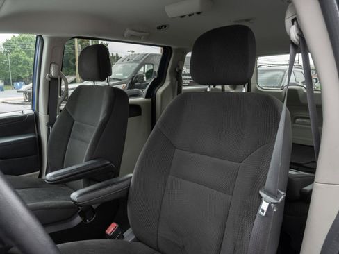 Used 2018 Dodge Grand Caravan SE w/ UConnect Hands-Free Group FWD image 15