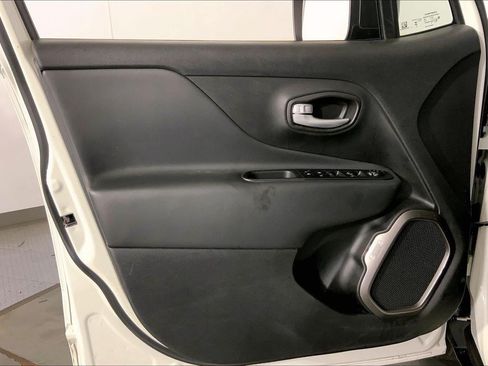 Used 2023 Jeep Renegade Latitude AWD/4WD image 24
