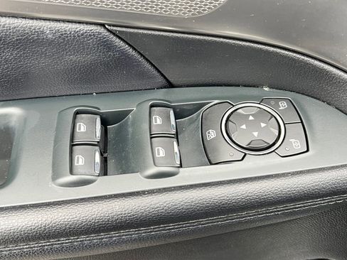 Used 2018 Ford Explorer XLT image 14