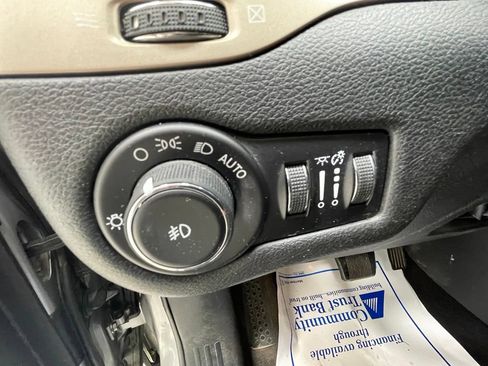 Used 2017 Jeep Cherokee Limited AWD/4WD image 13