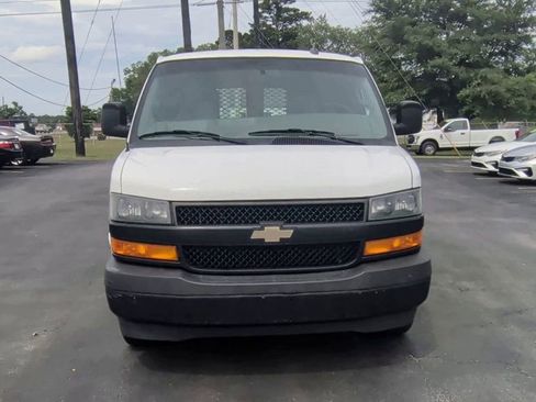 Used 2018 Chevrolet Express 2500 w/ Driver Convenience Package RWD image 3