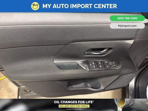 Used 2025 Nissan Kicks S w/ Charging Package image 10