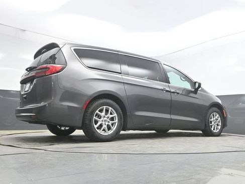 Used 2023 Chrysler Pacifica Touring-L FWD image 41