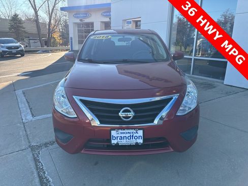 Used 2018 Nissan Versa SV image 2