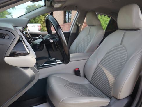 Used 2020 Toyota Camry SE image 22