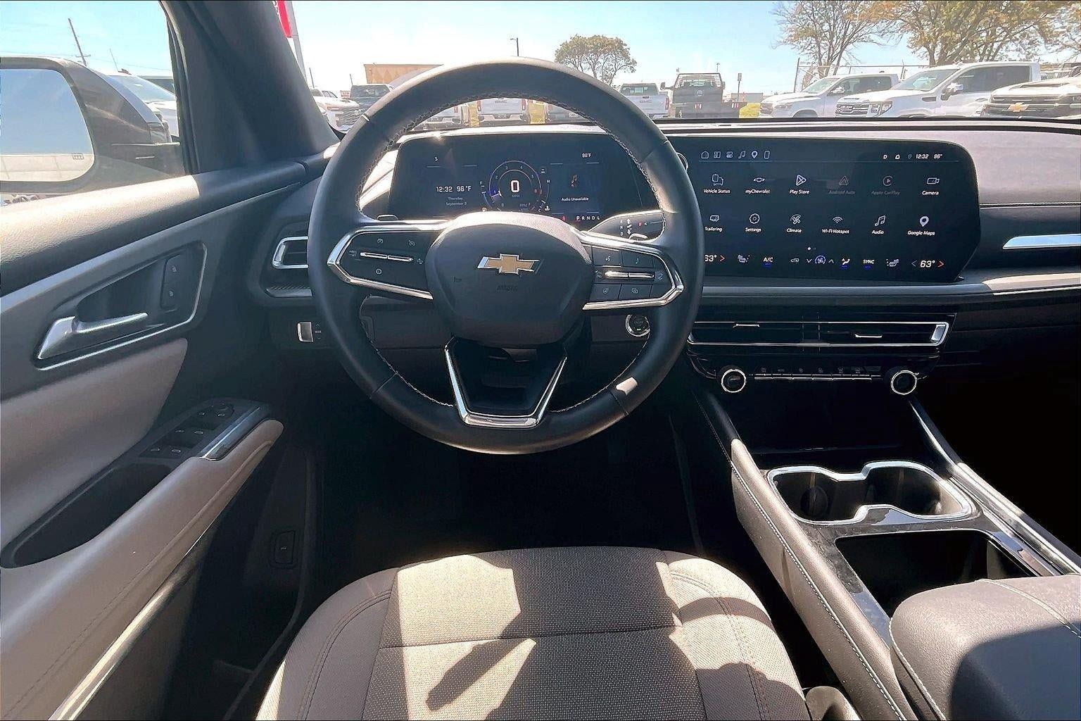 Used 2026 Chevrolet Traverse LT w/ Driver Confidence Package AWD/4WD image 5