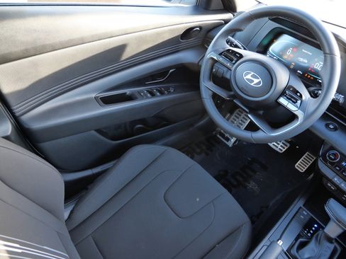 Certified 2025 Hyundai Elantra Sport image 9