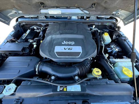 Used 2015 Jeep Wrangler Unlimited Sahara image 30