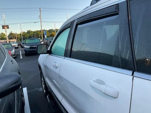 Used 2013 Jeep Grand Cherokee Laredo w/ Laredo E Group AWD/4WD image 8