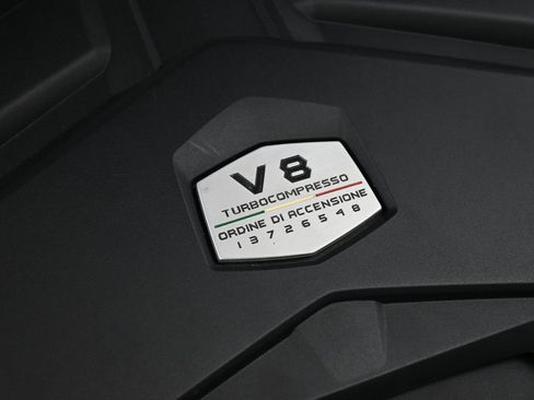 Used 2020 Lamborghini Urus image 37