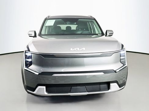 Used 2024 Kia EV9 Wind AWD/4WD image 2