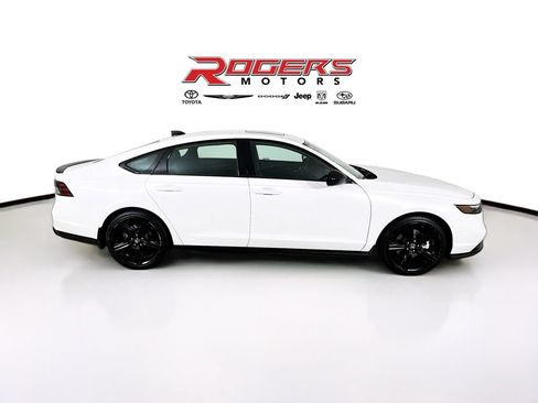 Used 2024 Honda Accord Sport image 9