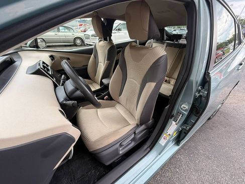 Used 2018 Toyota Prius Two w/ Prius Two Safety Plus Package FWD image 17