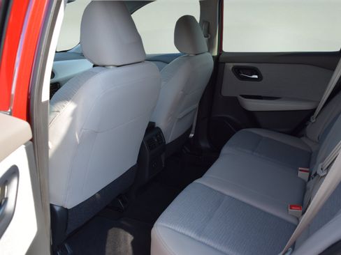Used 2023 Nissan Rogue SV AWD/4WD image 8