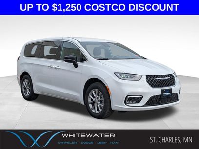 New 2026 Chrysler Pacifica Select