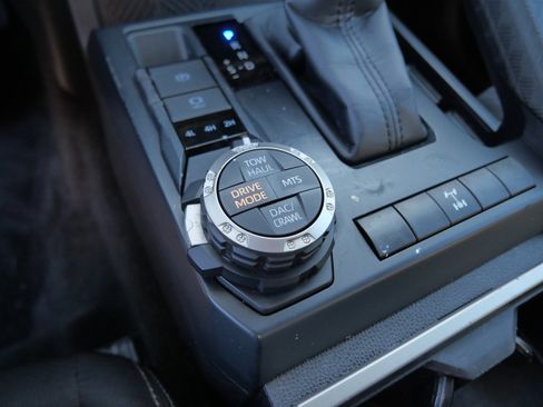 Certified 2025 Toyota Tacoma TRD Off-Road image 31