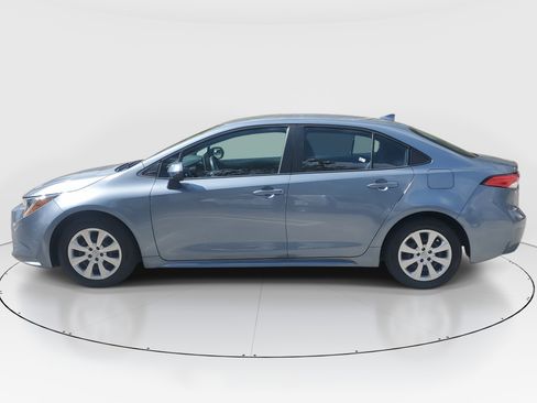 Used 2021 Toyota Corolla LE image 6