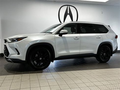 Used 2024 Toyota Grand Highlander Limited image 3