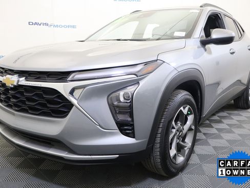Used 2025 Chevrolet Trax LT image 11