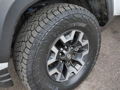 Certified 2022 Toyota Tacoma TRD Off-Road image 16