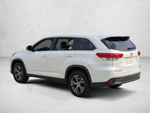 Certified 2019 Toyota Highlander LE FWD image 7