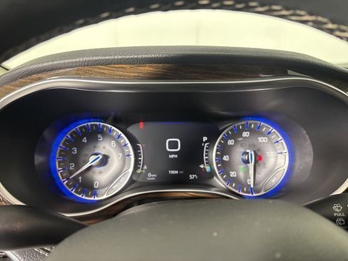 Certified 2022 Chrysler Pacifica Limited image 11