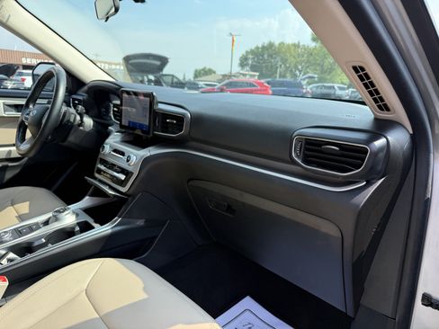 Used 2021 Ford Explorer XLT w/ Equipment Group 202A AWD/4WD image 23