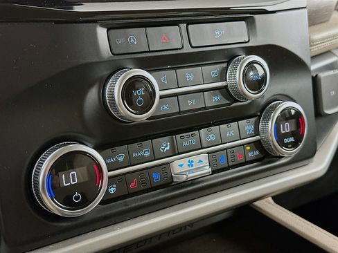 Used 2024 Ford Expedition Max Limited image 24