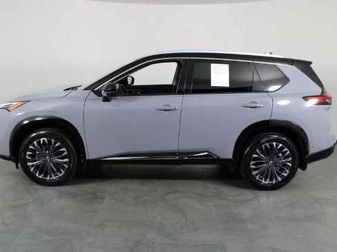 Certified 2024 Nissan Rogue Platinum FWD image 11