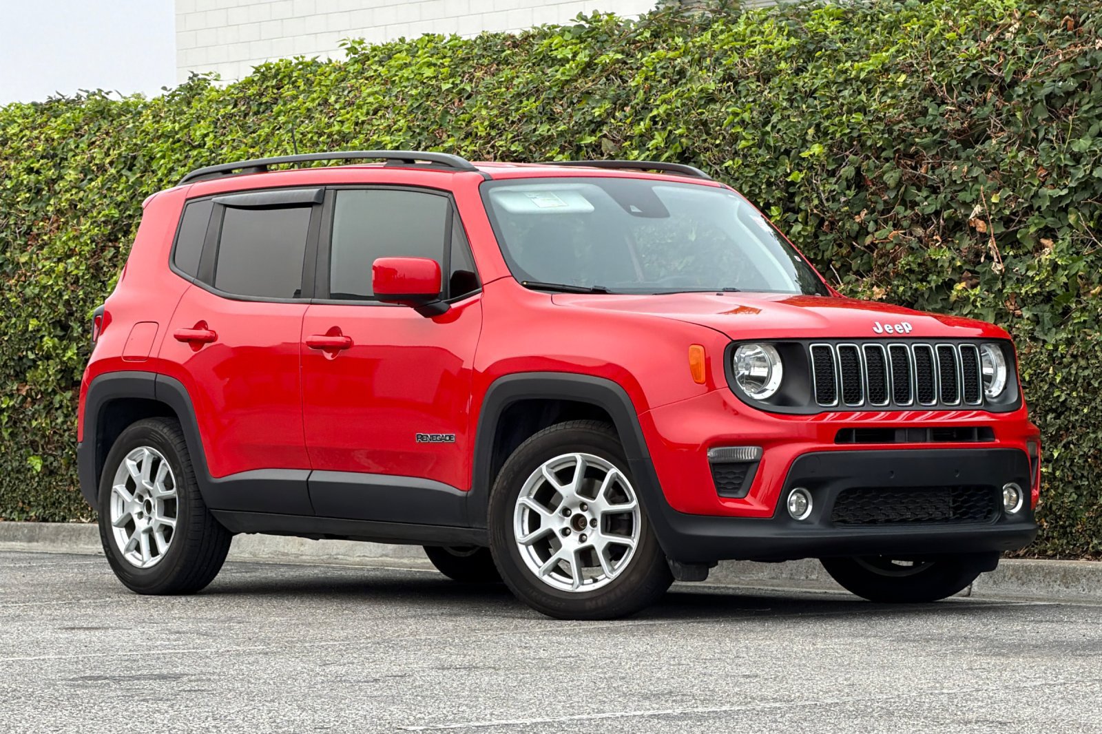 Used 2021 Jeep Renegade Latitude FWD image 2