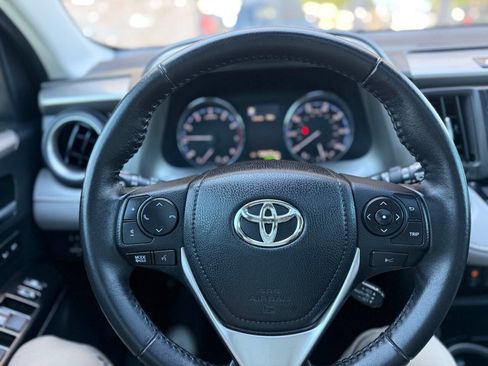 Used 2017 Toyota RAV4 Limited image 9