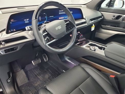 New 2026 Cadillac Vistiq Sport w/ LPO, Floor Liner Package image 9