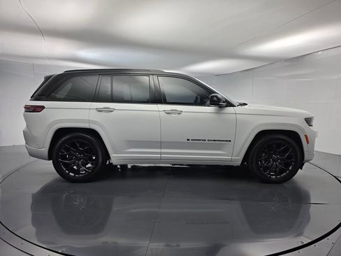 Used 2025 Jeep Grand Cherokee Summit w/ Obsidian Package AWD/4WD image 3