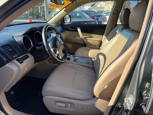 Used 2013 Toyota Highlander Plus image 9