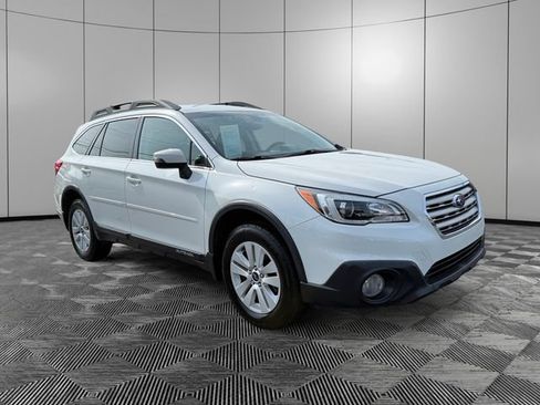 Used 2017 Subaru Outback 2.5i Premium AWD/4WD image 7