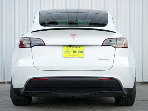 Used 2023 Tesla Model Y Performance image 11