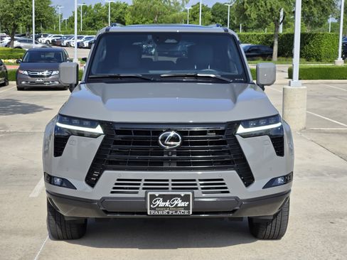 Used 2025 Lexus GX 550 w/ Accessory Package (2T) image 8