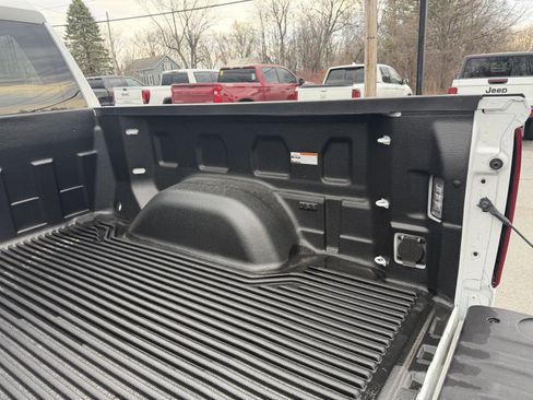 Used 2025 Chevrolet Silverado 1500 LT image 22