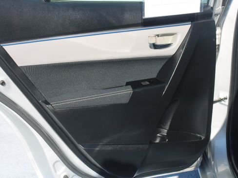 Used 2015 Toyota Corolla LE FWD image 9